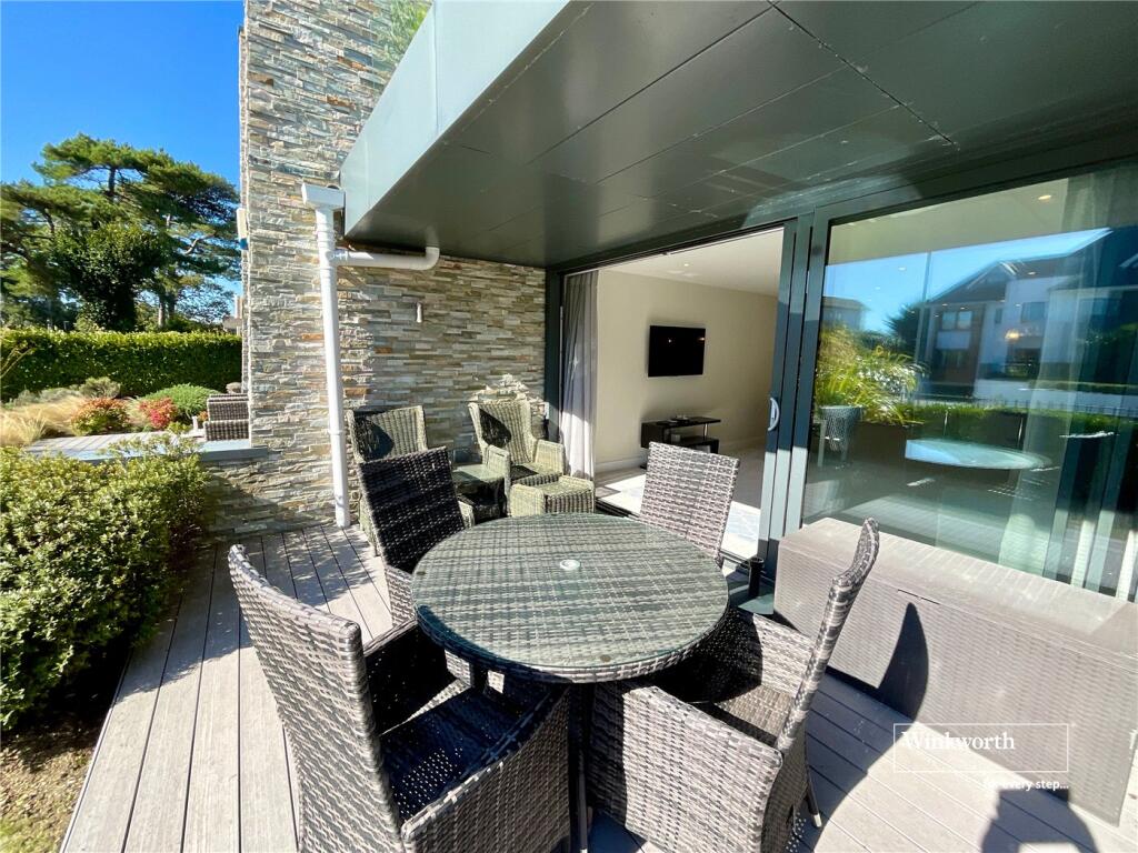 Needles Watch, 6 Wharncliffe Gardens, Highcliffe-On-Sea, Dorset, BH23 photo 3