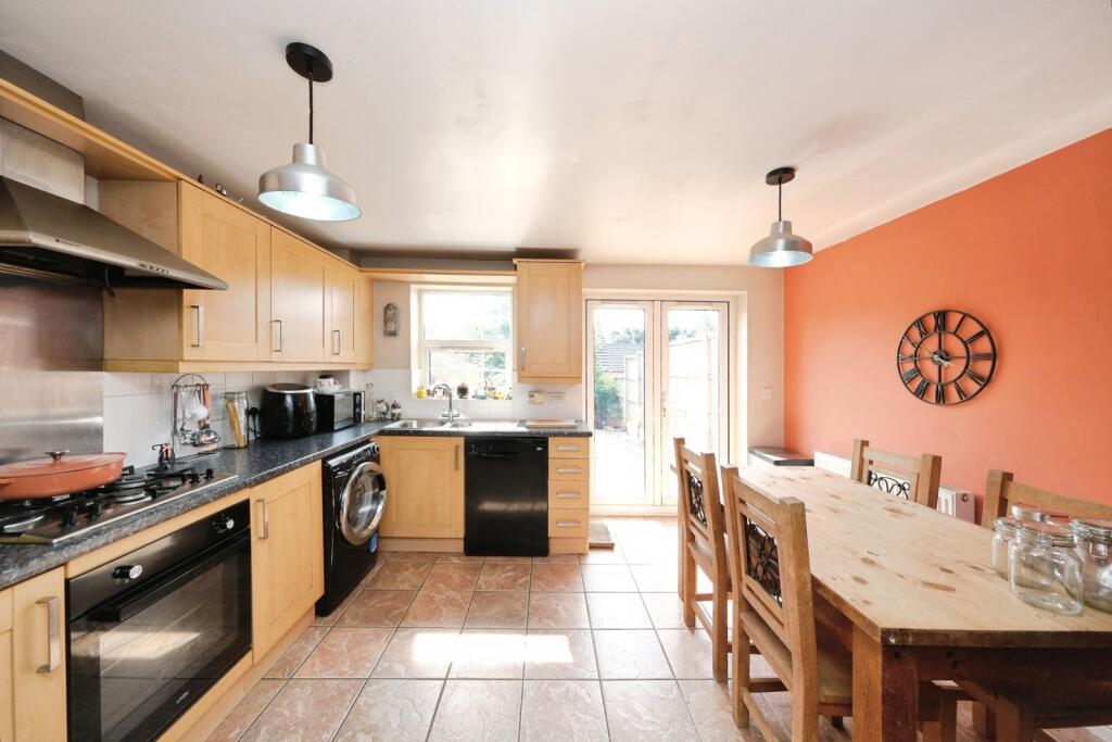 House in Mansfield, Nottinghamshire - View 2
