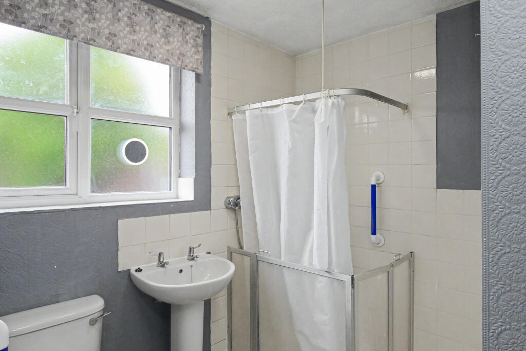 House in Hull, Orchard Park - View 5
