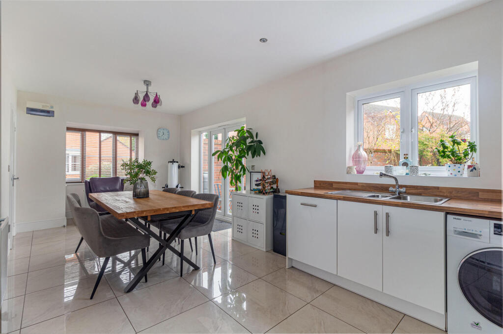 Shadow Close, Cofton Hackett, Birmingham. B45 photo 3