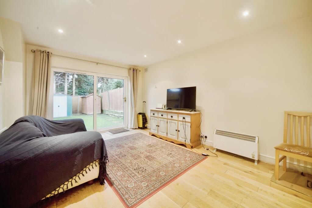 Avenue Road, London, N12 photo 3