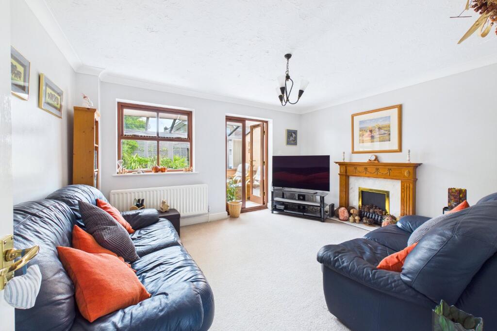 House in Poole, Hillbourne, Broadstone - View 2
