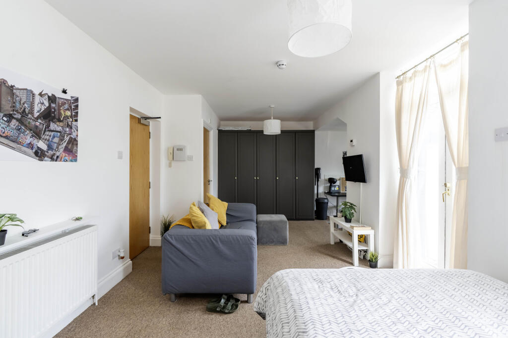 Apartment in Bristol - View 5