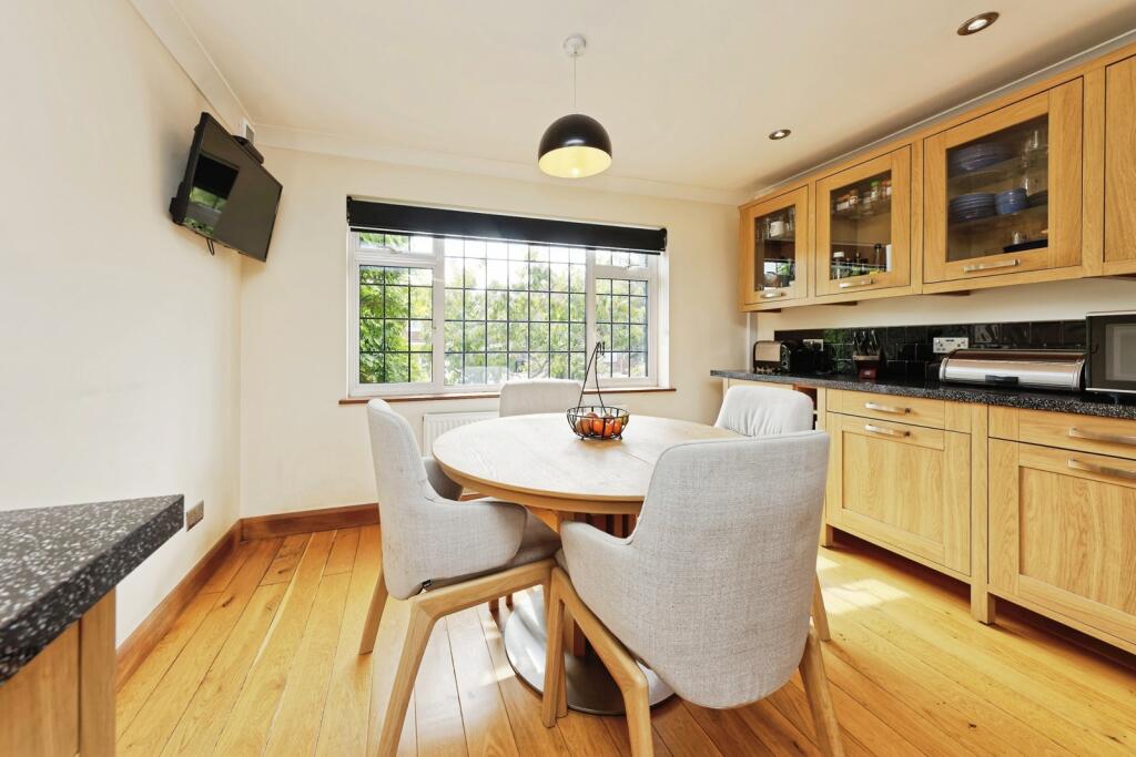 House in Ramsgate, Nethercourt - More