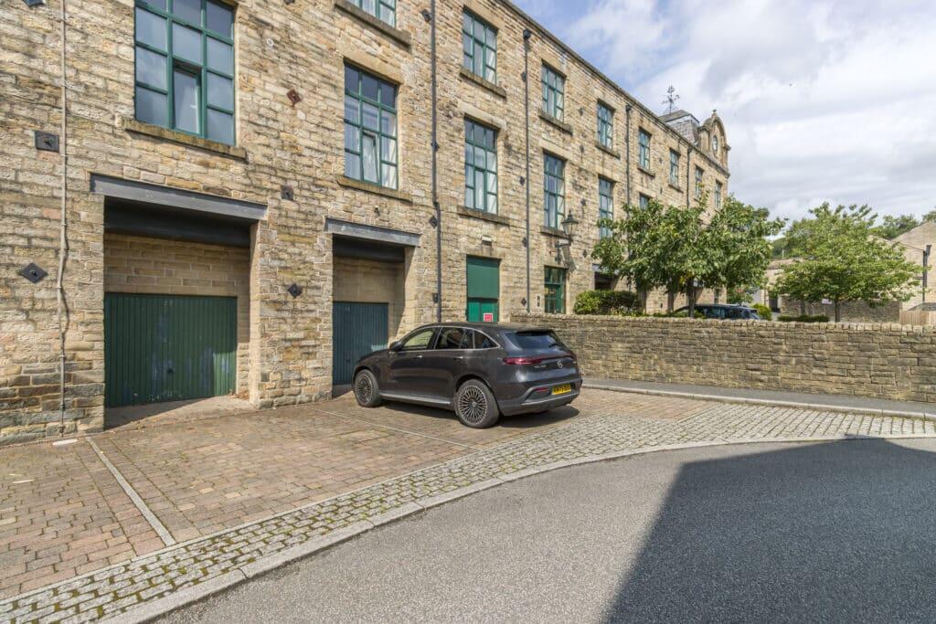 Main image of property: 27 Whitehead Close, Greenfield, OL3