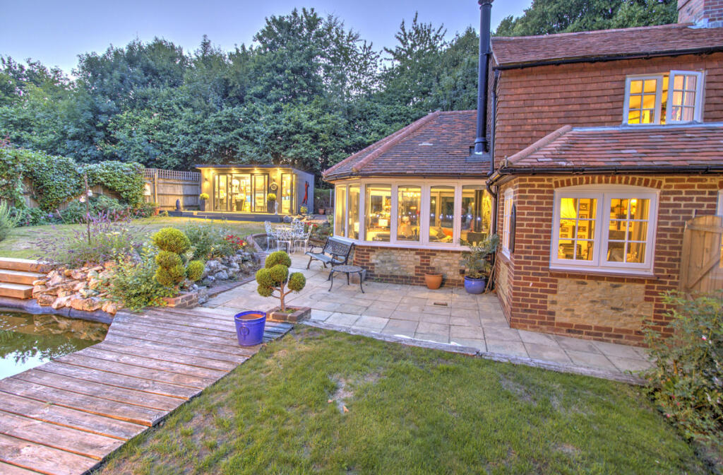 Sandy Lane, Petersfield, GU32 photo 4