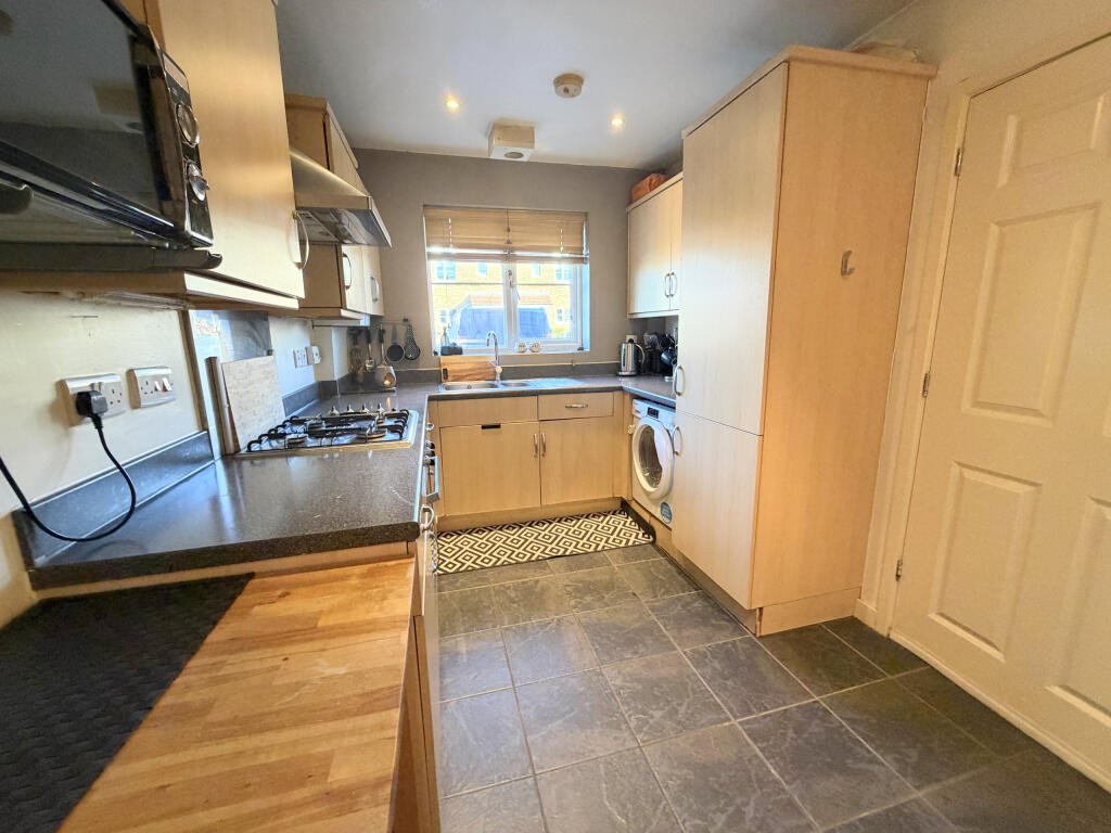 Acorn Avenue, Frimley Green, Camberley photo 3