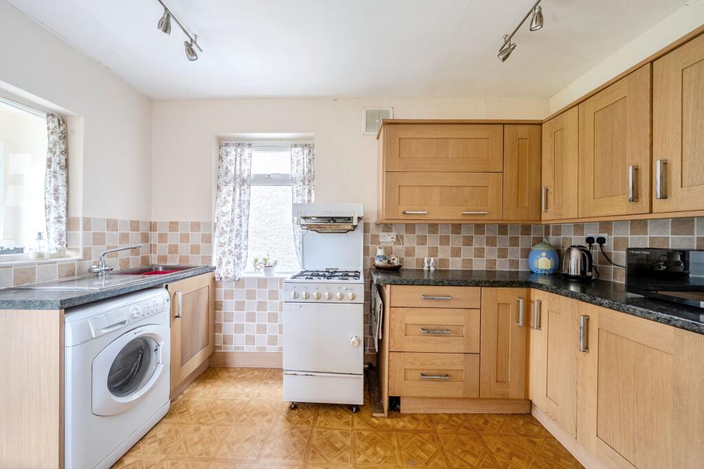 Sunny Rise, Chaldon, CR3 photo 3