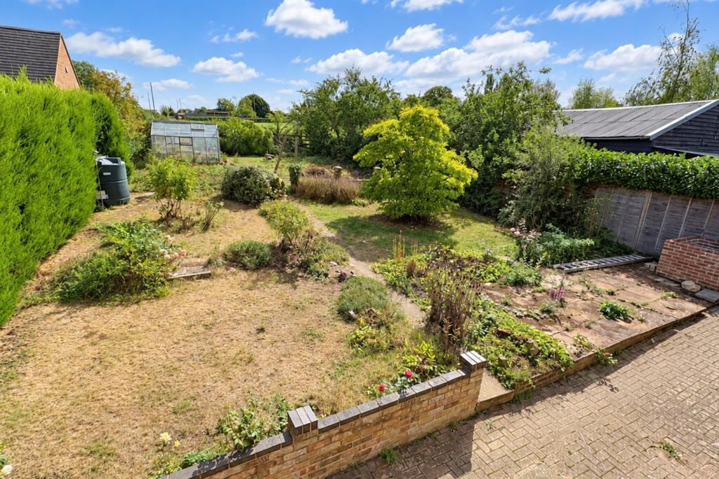 House in Eversholt, Witts End - View 2