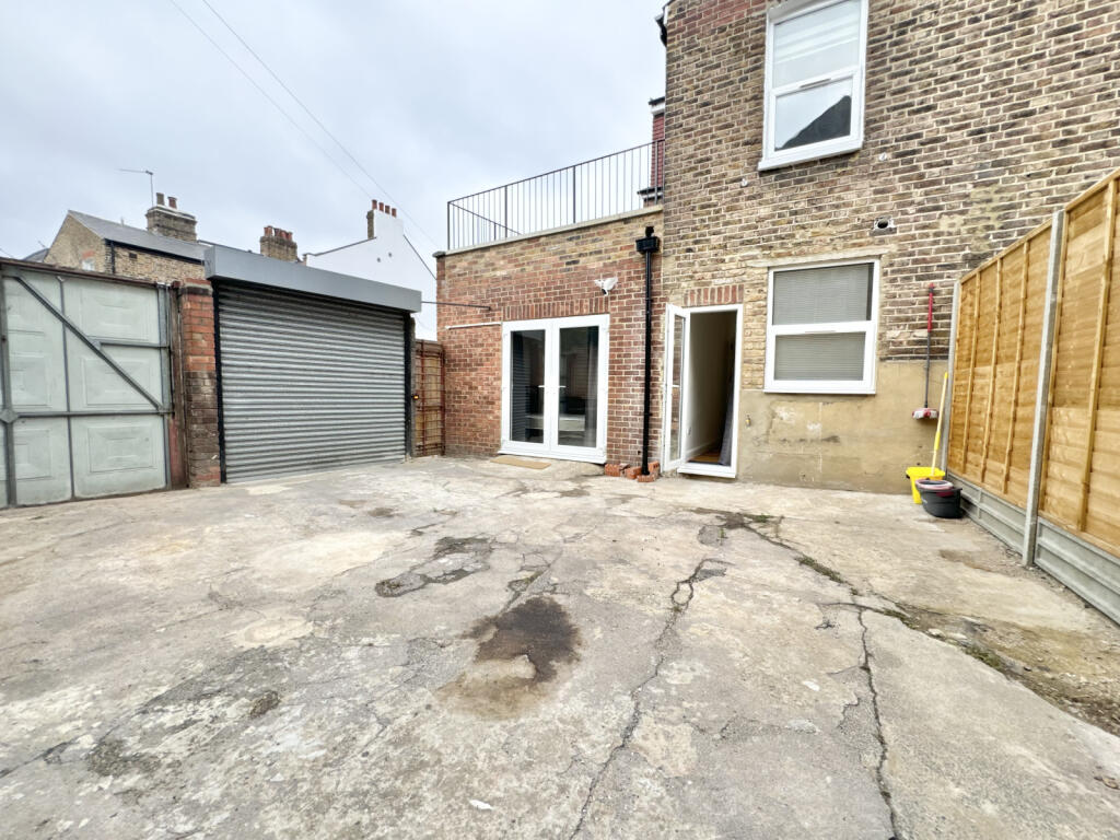 House in London - View 5