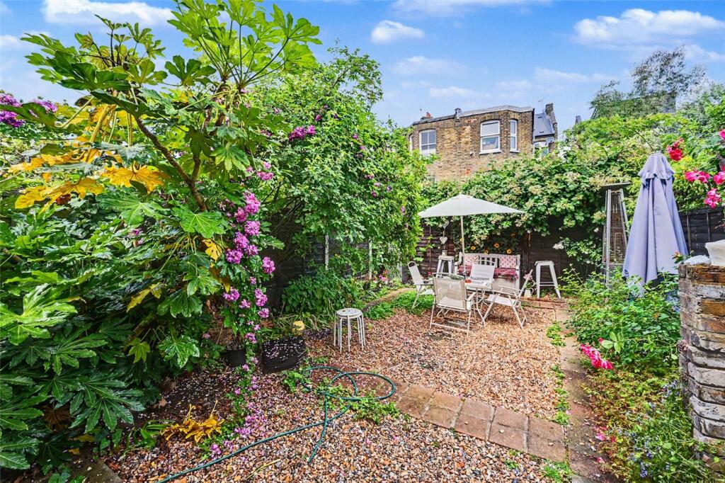Apartment in London, Brondesbury Park, Brondesbury - View 3