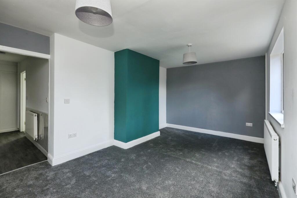 House in Doncaster, Barnby Dun with Kirk Sandall - View 2