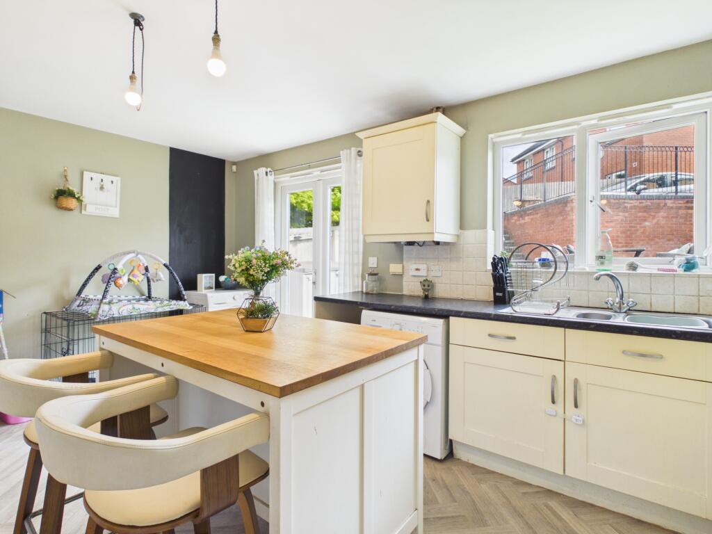 House in Stoke-on-Trent - More