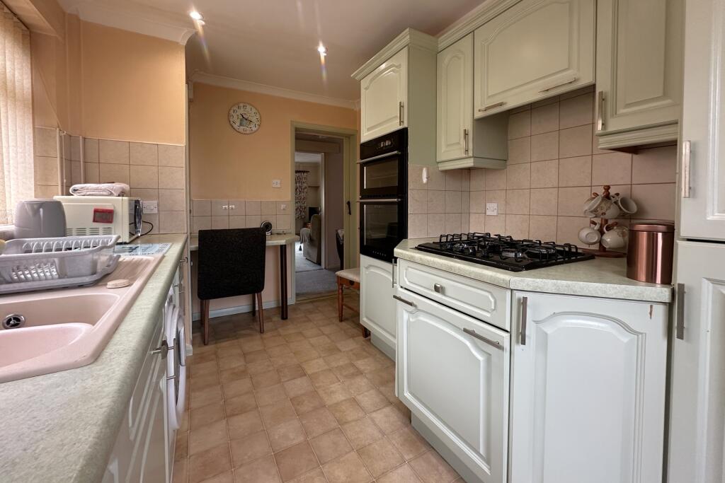 Reading Close, Walmer, CT14 photo 4