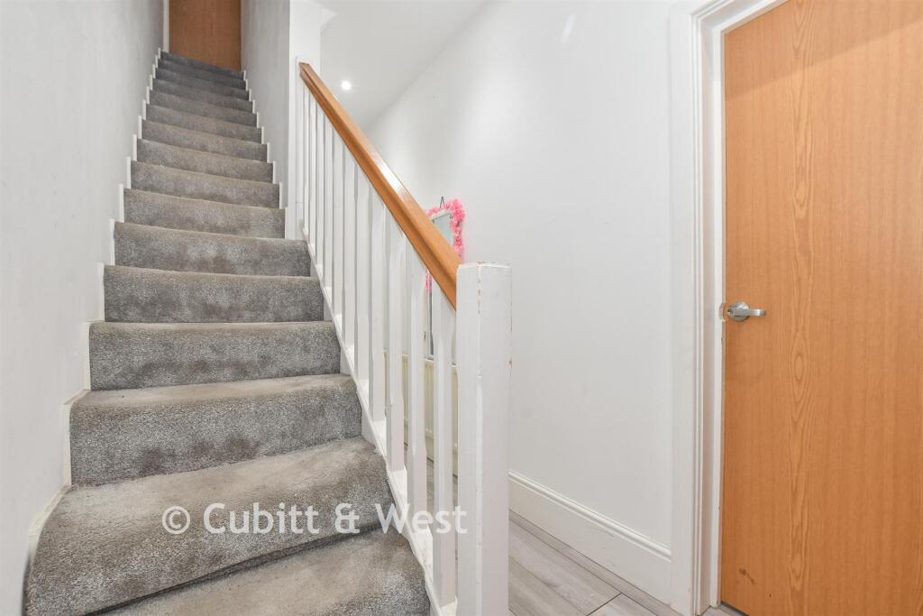 Apartment in Havant, West Leigh - View 3