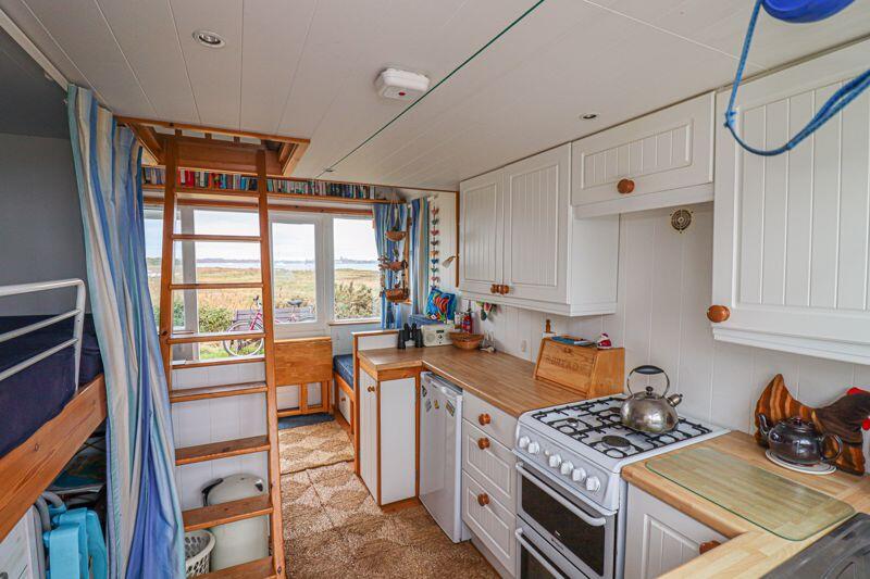 Mudeford Sand Spit, Hut 196a photo 3