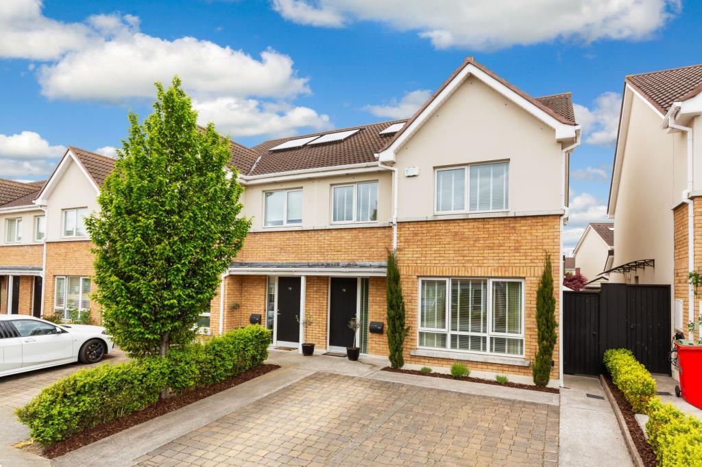 Main image of property: 16 Diswellstown View, Castleknock, Dublin 15, D15 EF6P