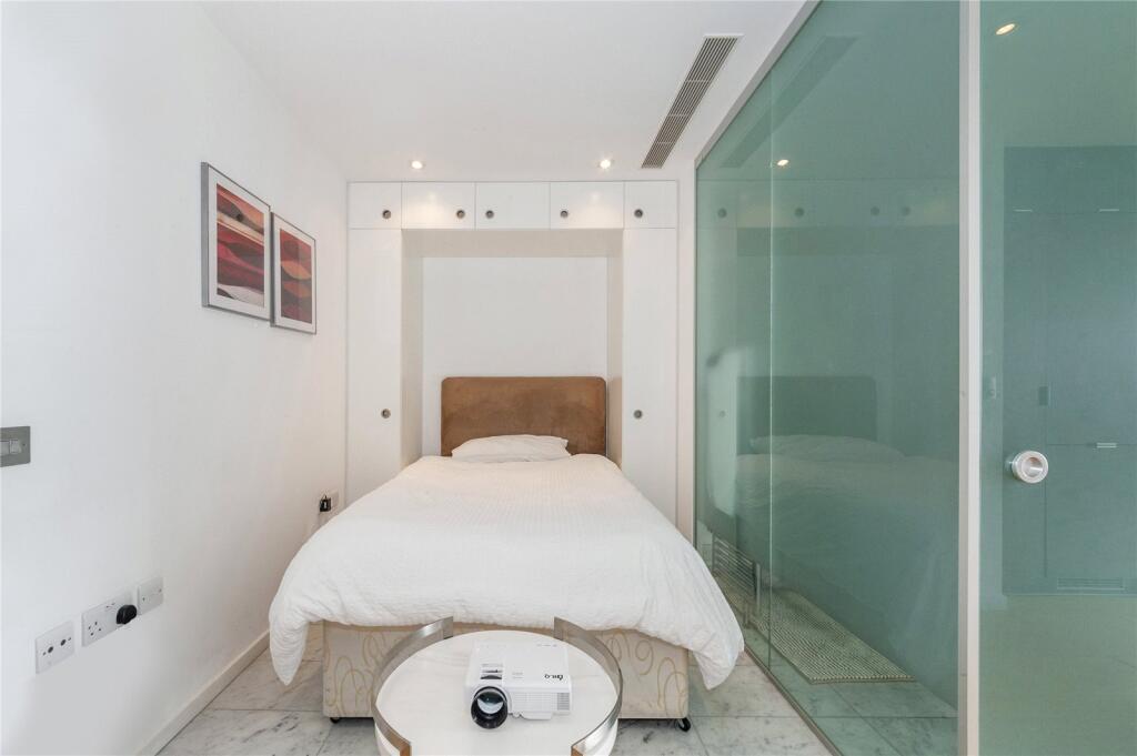 Apartment in London - More