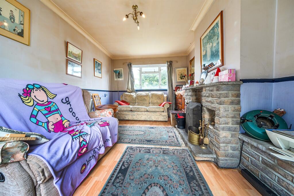 Desborough Crescent, Maidenhead photo 4