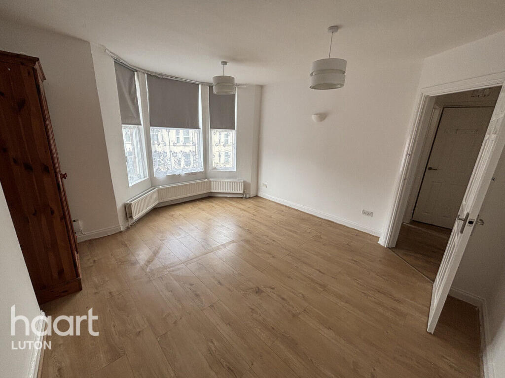 Apartment in Luton - View 3