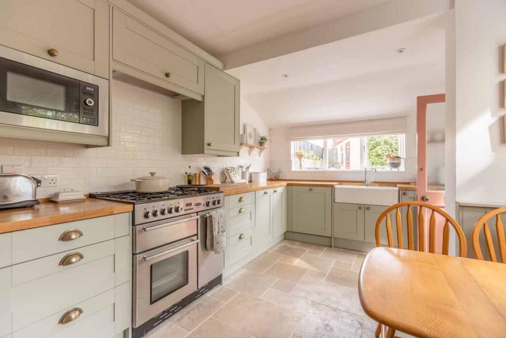 Horton Road, Datchet, SL3 photo 3