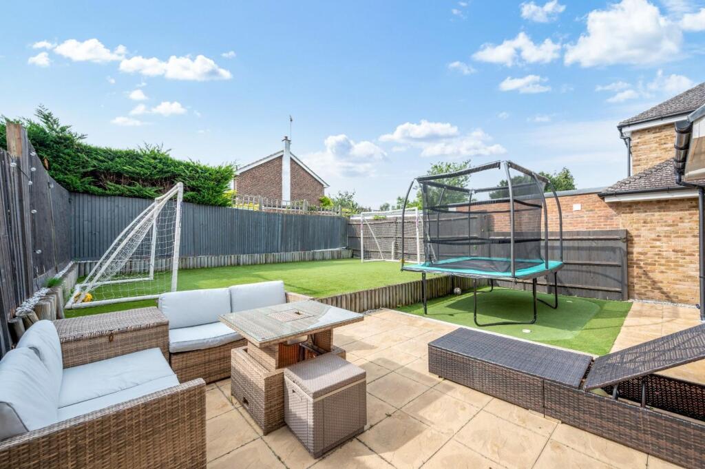 House in Tadworth, Tattenham Corner - View 3