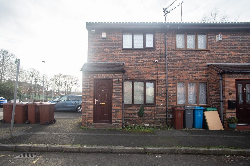 Main image of property: Tandlewood Mews, Manchester, M40