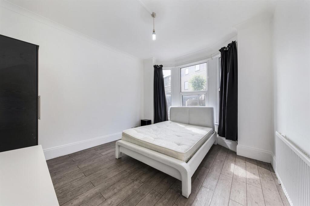 House in London, Bells Gardens Estate, Peckham - View 2