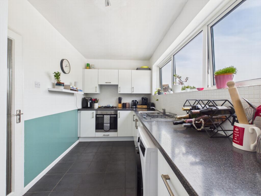 Apartment in Redhill - View 3