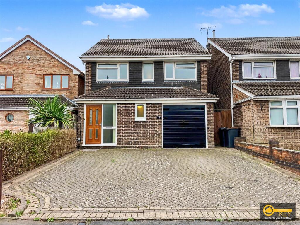 3-bed detached on Willowfields Road, Whitestone, £250,000