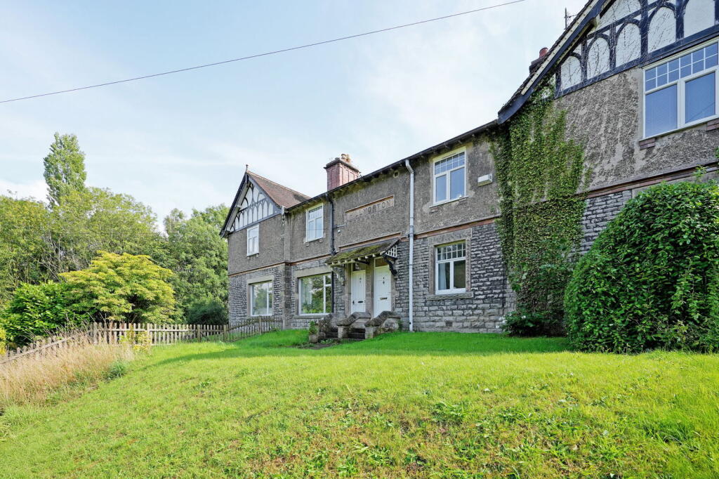3-bed house on The Dukes Drive, Ashord-in-the-Water, £300,000