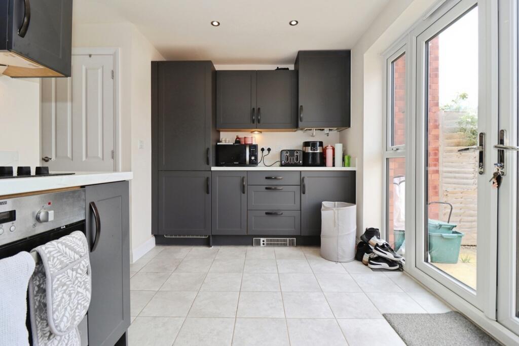 Normead Drive, BRISTOL, Avon, BS37 photo 5