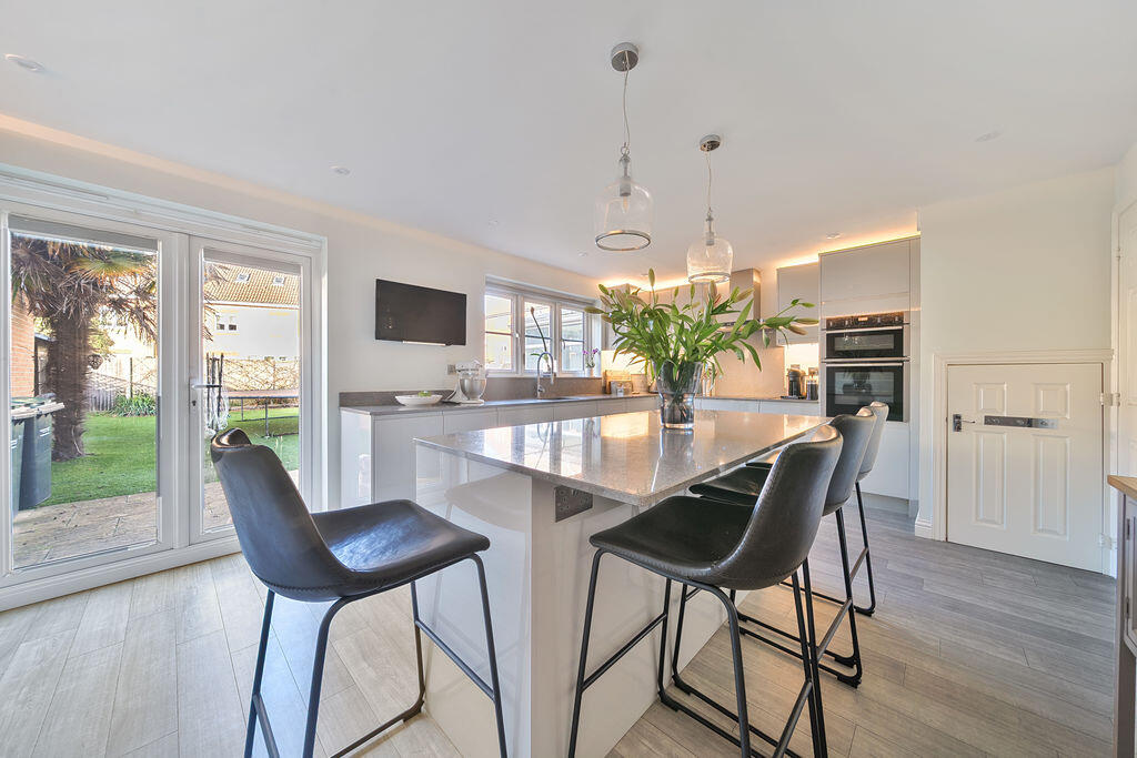 Martinet Drive, Lee-On-The-Solent, PO13 photo 3