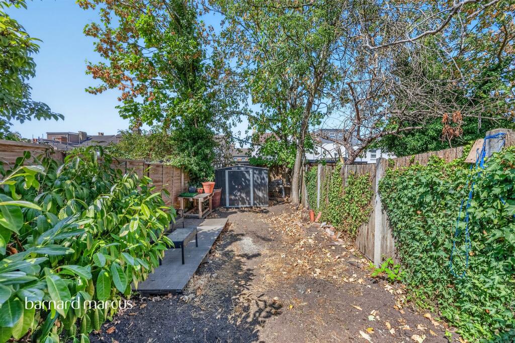 House in London - View 5
