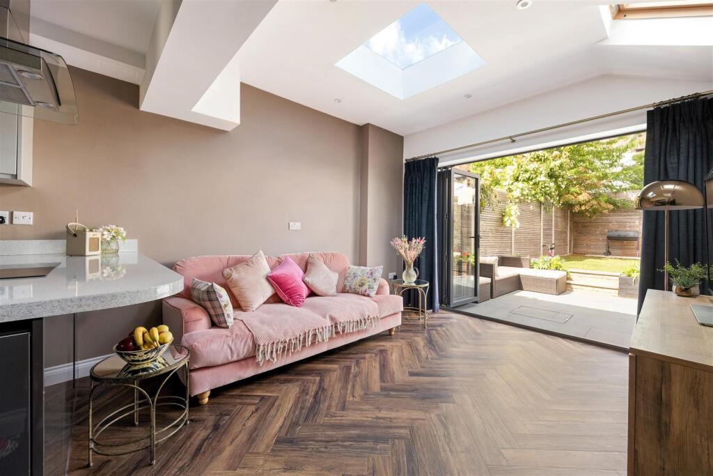 Barclay Road, London - View 4