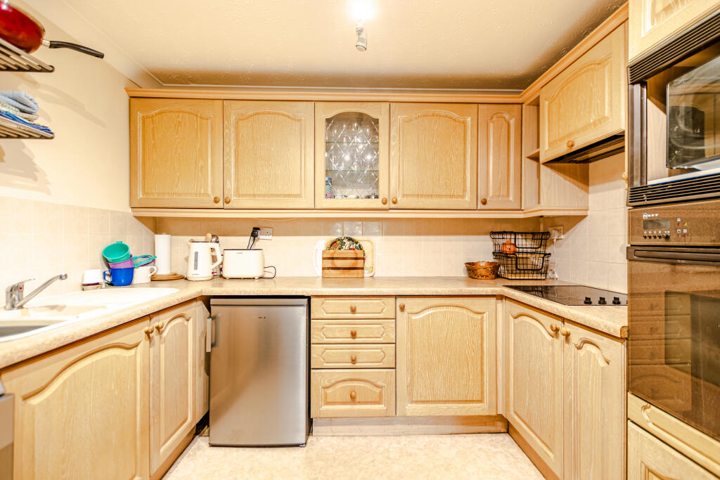 Apartment in Leeds, Park Villas, Roundhay - View 5