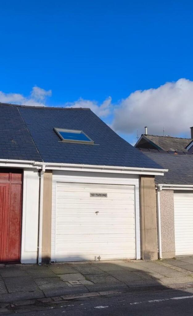 Studio parking on East Avenue, Porthmadog, £45,000