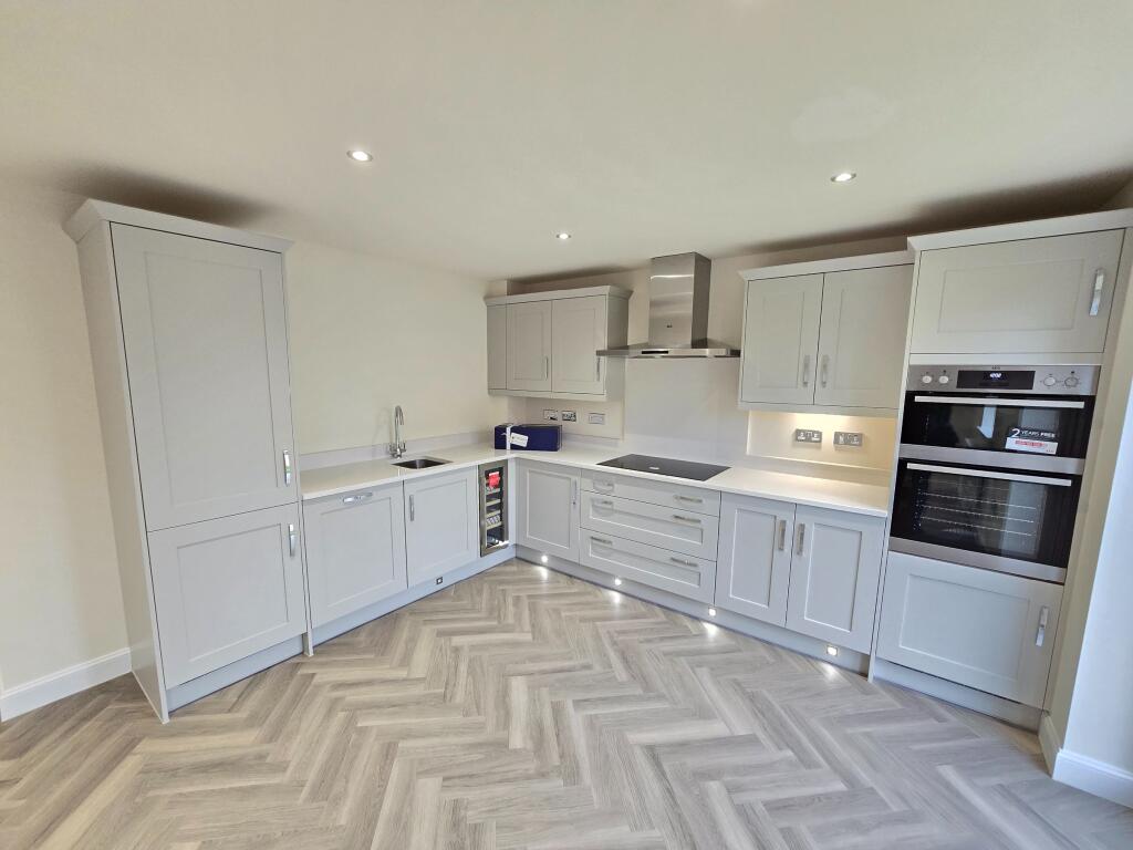 House in Cayton - View 5