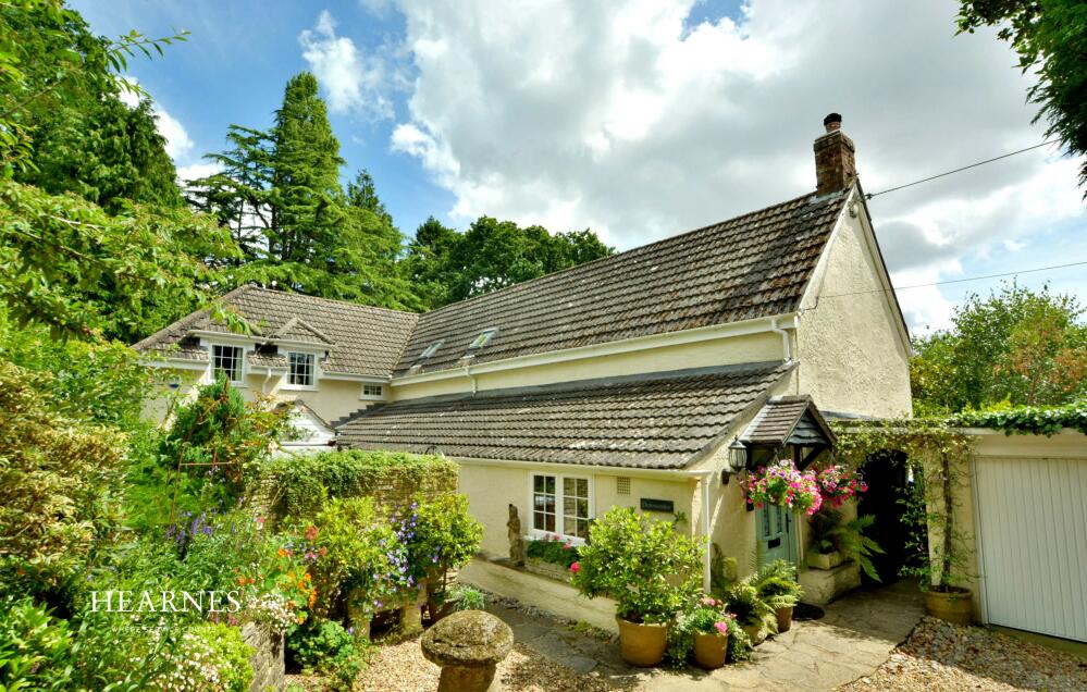Main image of property: Middlehill Road, Colehill, Dorset, BH21 2HL