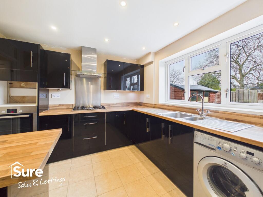 Main image of property: Brickmakers Lane, Hemel Hempstead, Hertfordshire, HP3 8PA