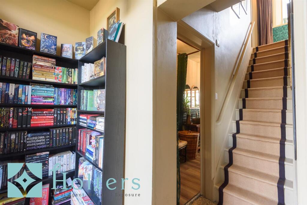 3, Springfields, Kerry, SY16 photo 3