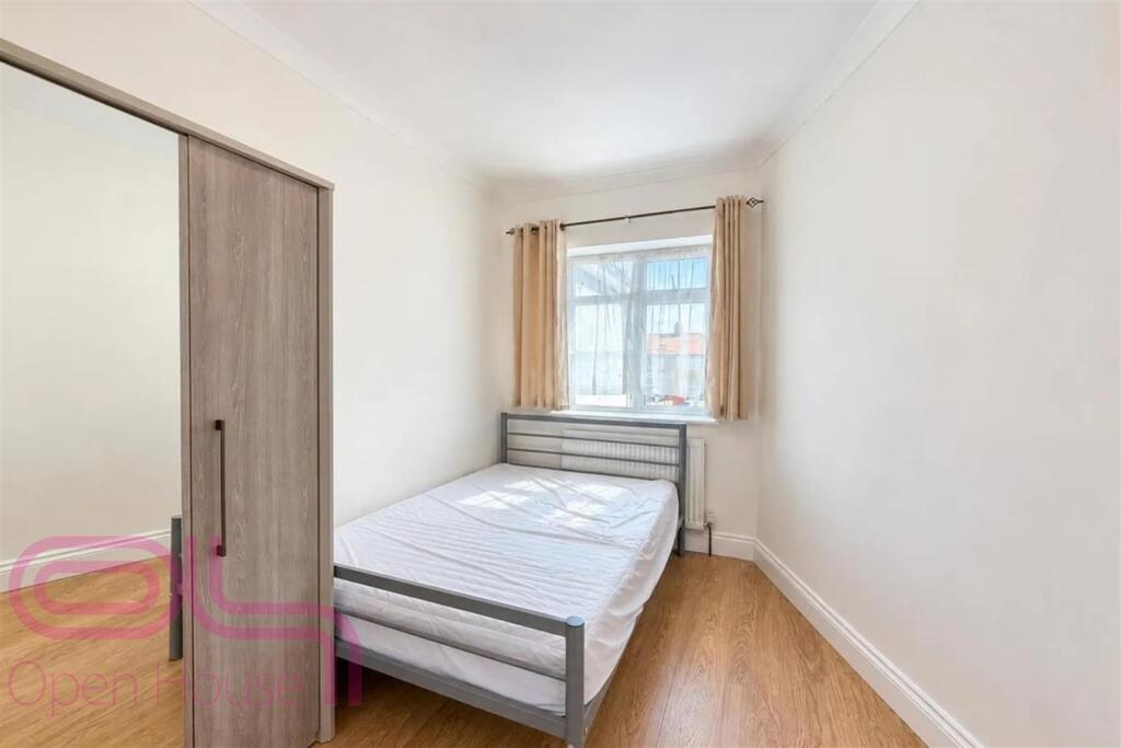 Apartment in Southall - View 5