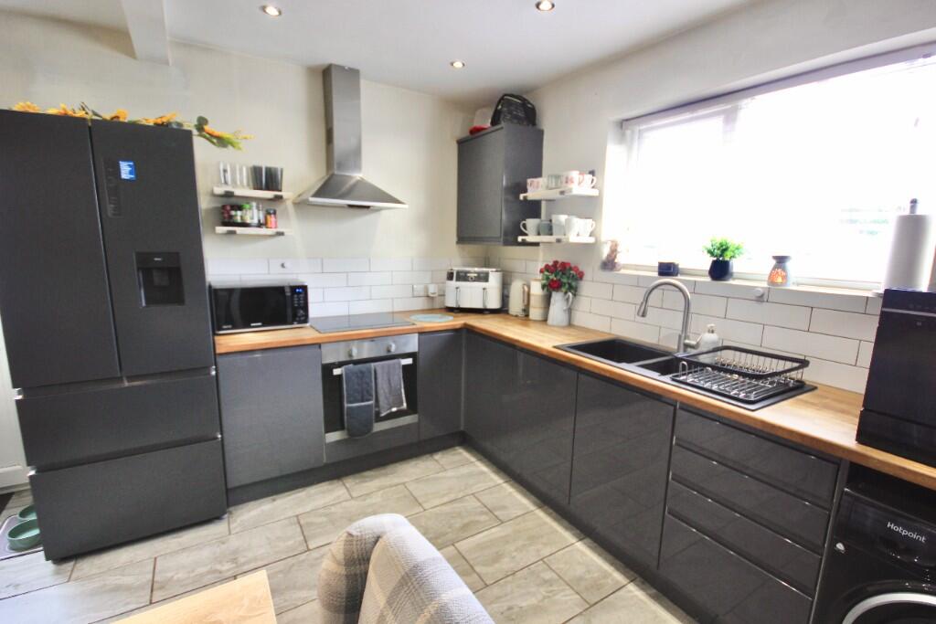 Hillside Road, Wallisdown, BH12 photo 3
