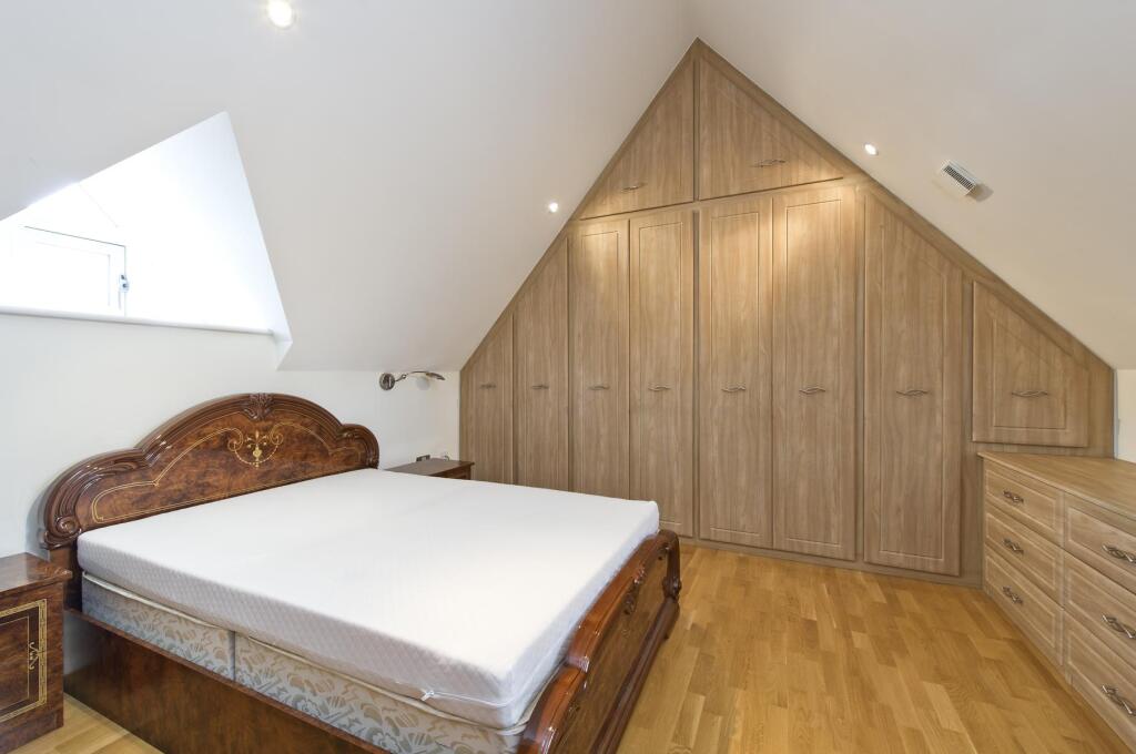 House in Twickenham - View 5