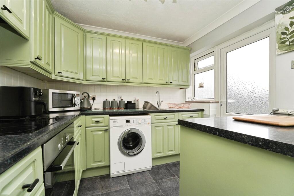 House in Gloucester - View 4