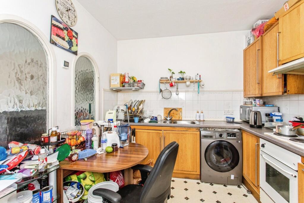 Apartment in Southend-on-Sea, Essex - View 5