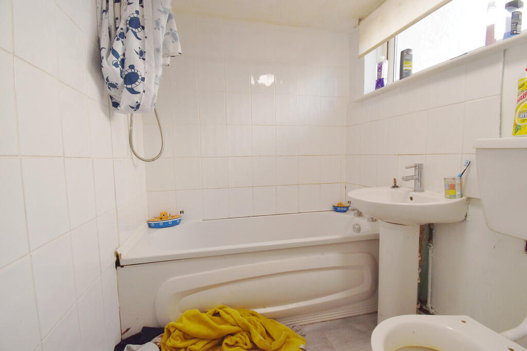 House in Coventry, West Midlands - More