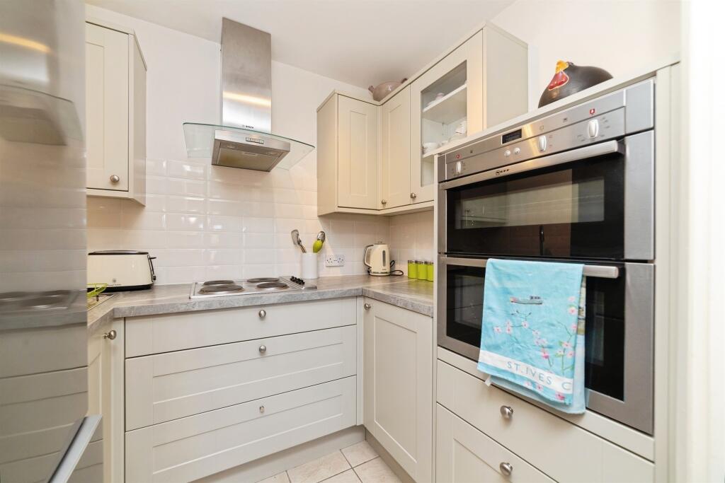 Roseacre Gardens, Welwyn Garden City photo 4