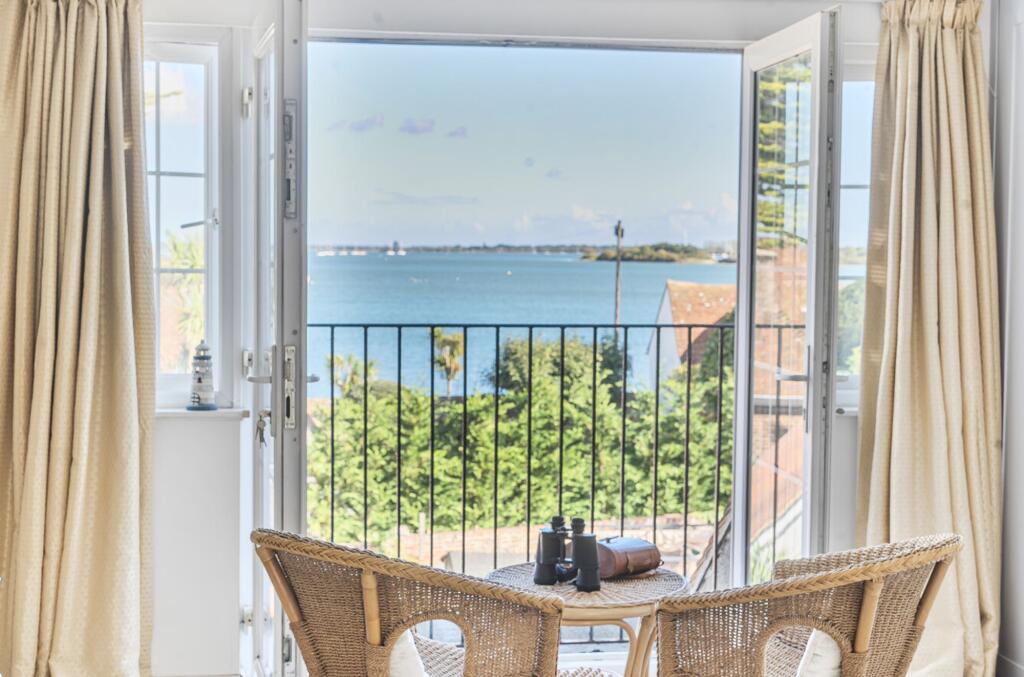 House in Havant, Hampshire - View 2