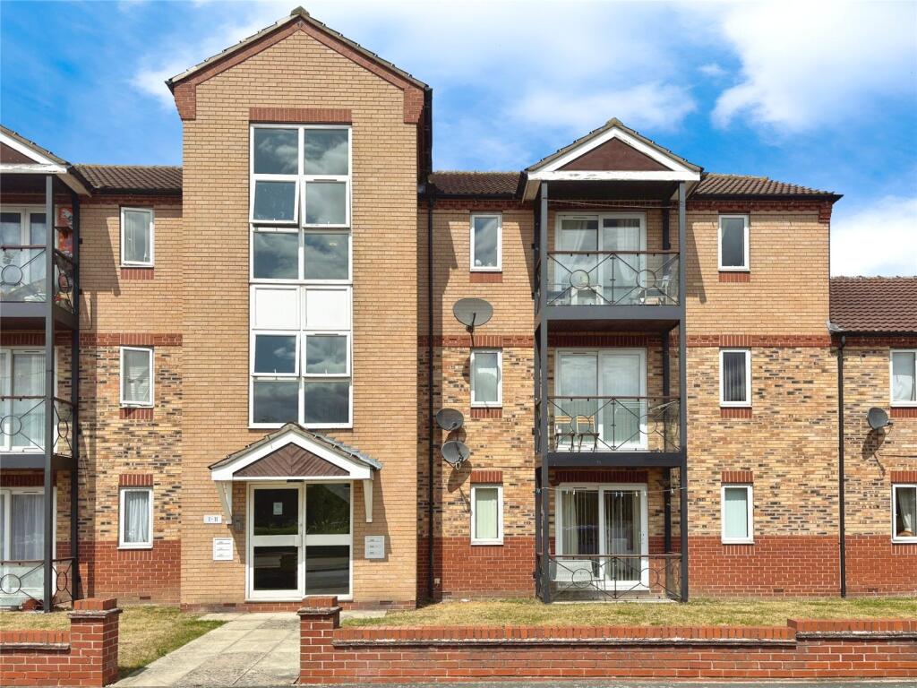 2-bed flat on Langsett Court, Doncaster, South Yorkshire, DN4, £110,000